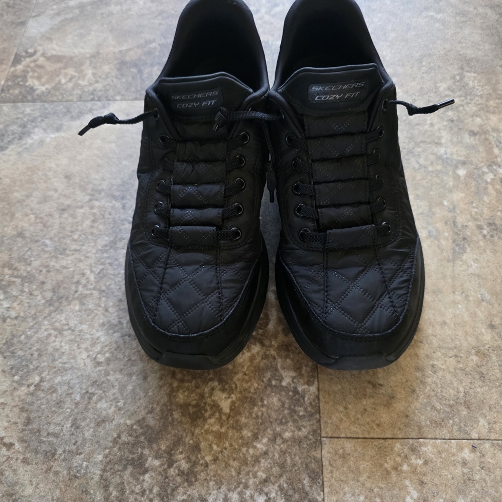 Skechers Women's Quilted Black Sneakers